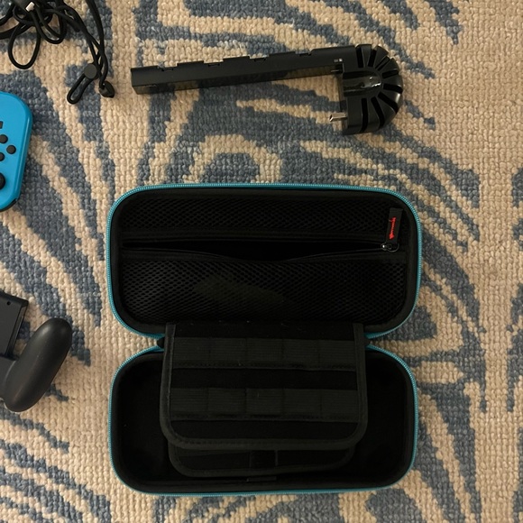 Nintendo Switch and accessories - Picture 4 of 7